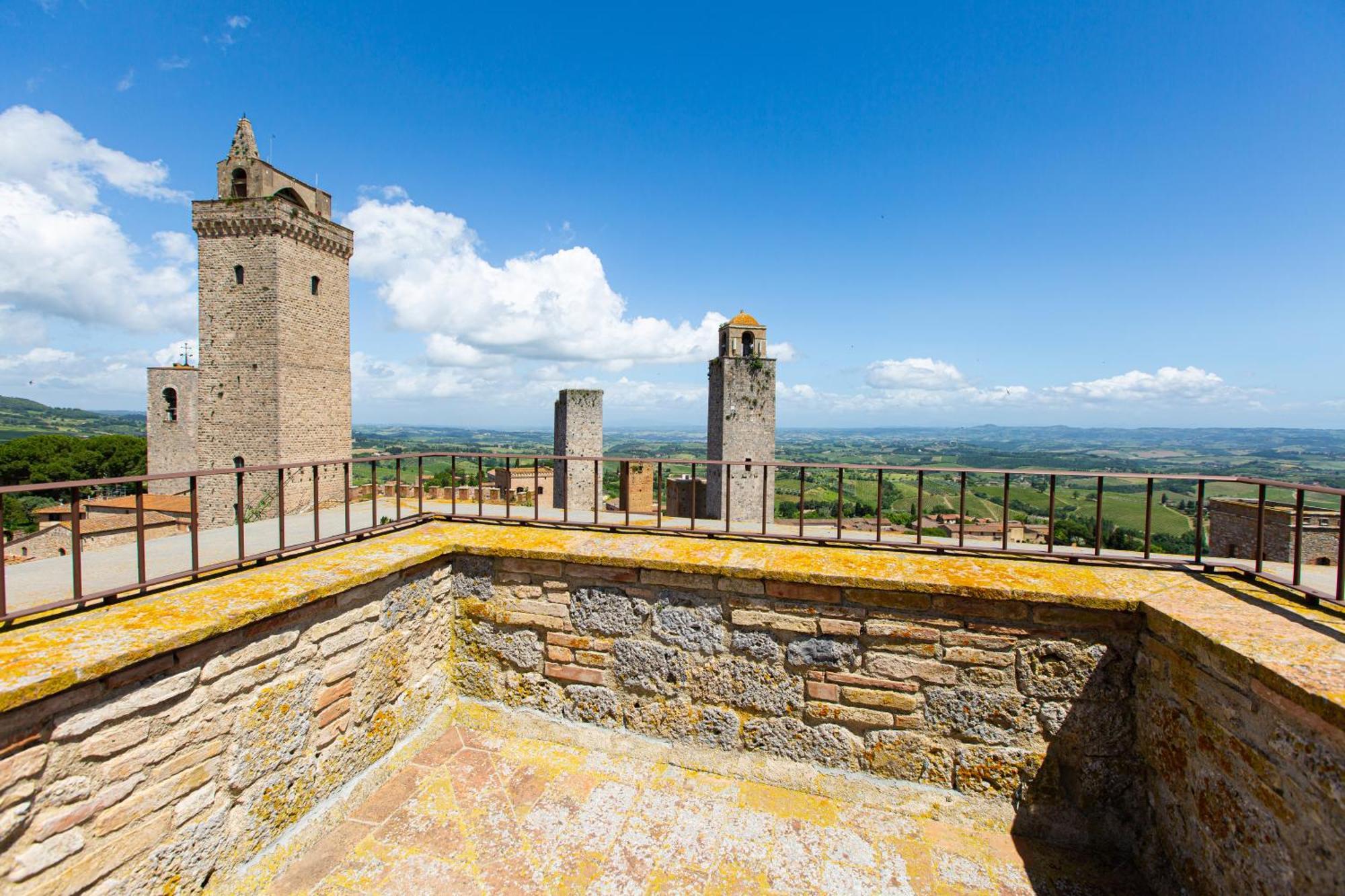 The Artists' Tower - Amazing View From The Tower Apartment San Gimignano Bagian luar foto